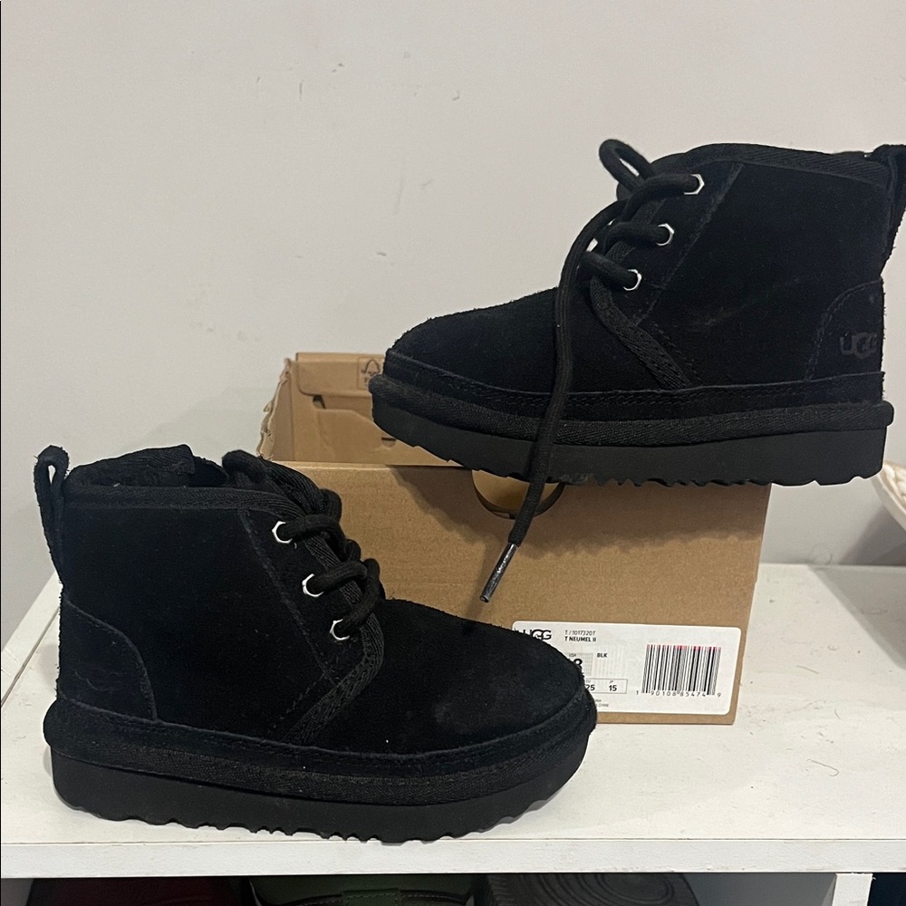 UGG Black T8c Neumel II